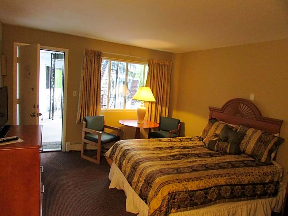 The Lake George Inn