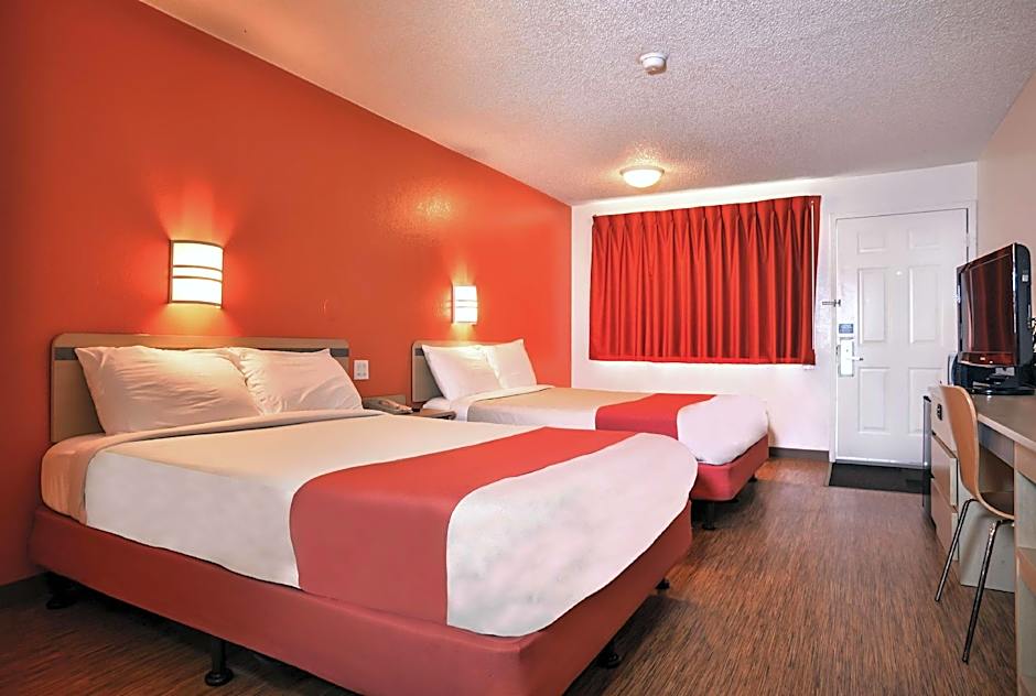 Motel 6-Saint Joseph, MO