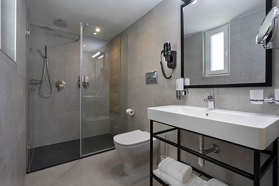 Azur Hotel by ST Hotels