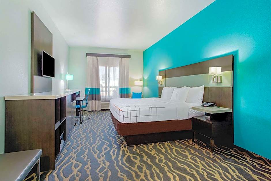 La Quinta Inn & Suites by Wyndham Northlake Ft. Worth