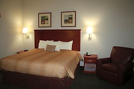Studio Queen Suite with Two Queen Beds - Communications Accessible