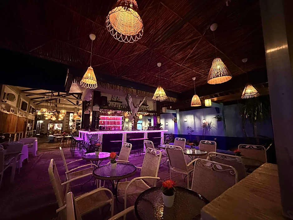 Ferellee Beachfront Inn