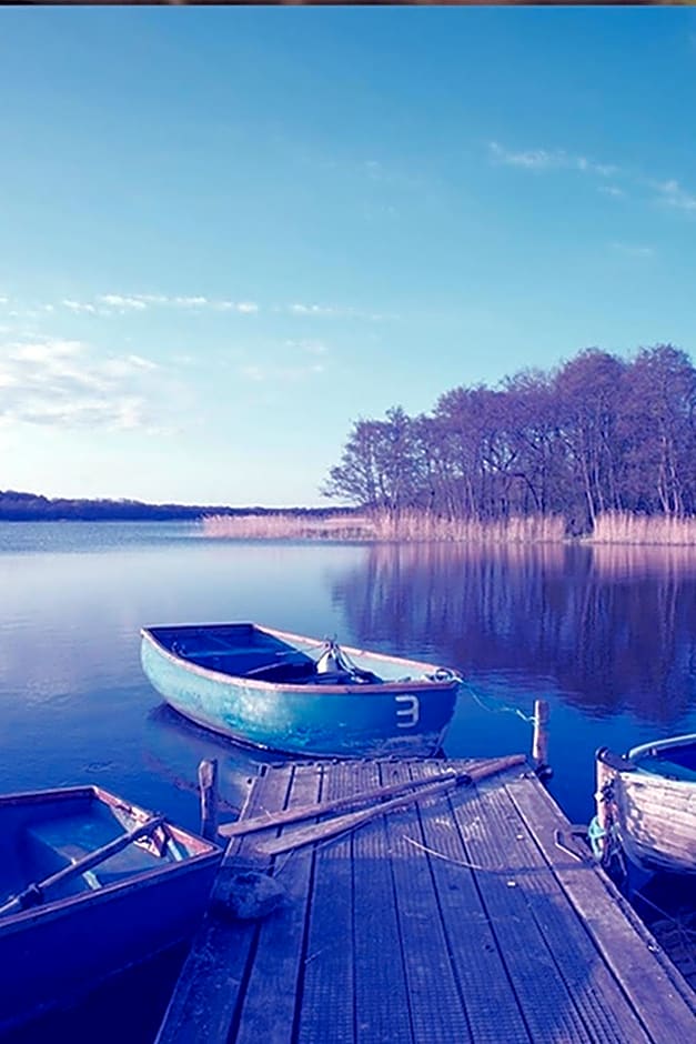 Somerleyton Meadows - The Hideaway Hut & Hot Tub