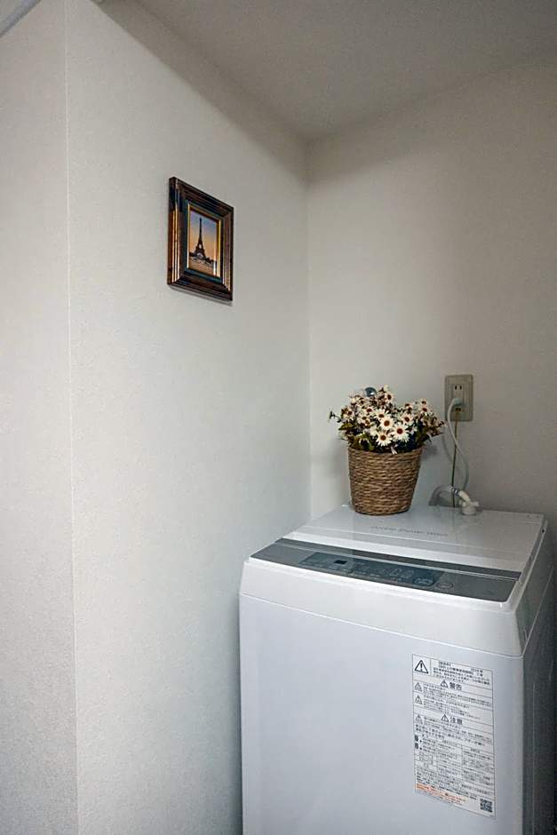 34 Sugamo Diamond mansion 401 direct to Ikebukuro Yamanote line 5mins