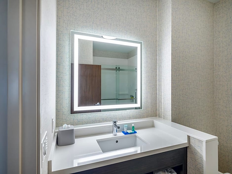 Holiday Inn Express & Suites Watertown By IHG