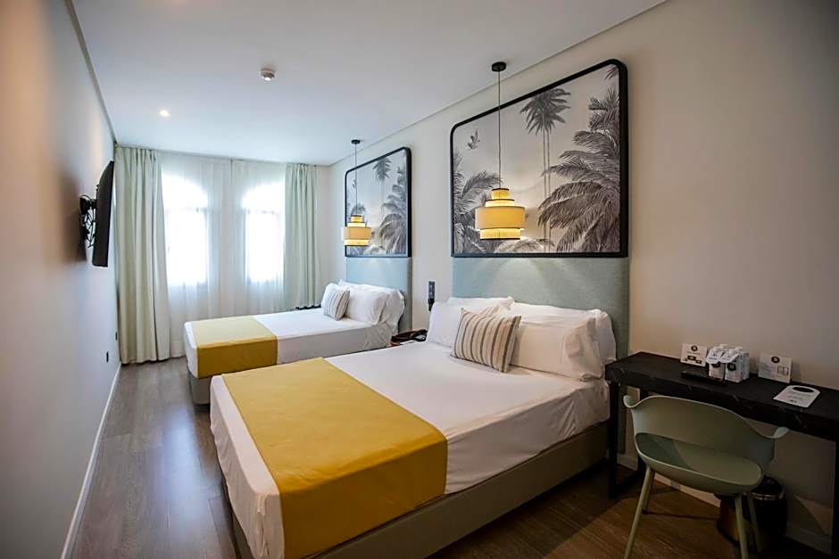 Photo 1 of 6 of Triple Room