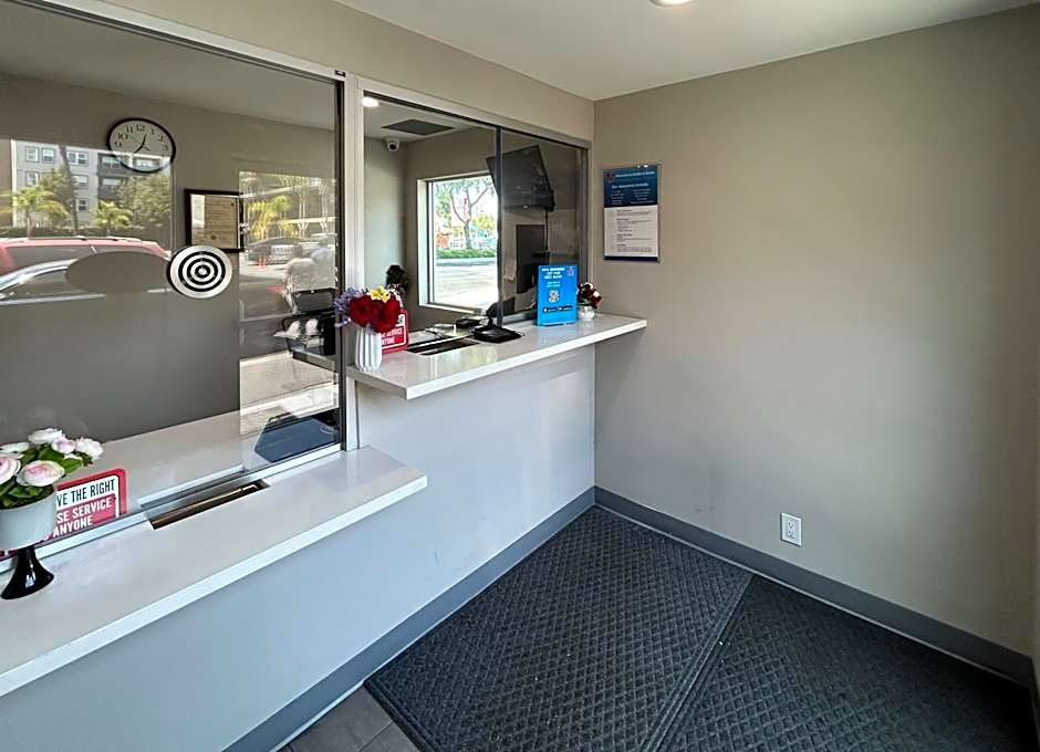 Studio 6 Suites Santa Ana, CA