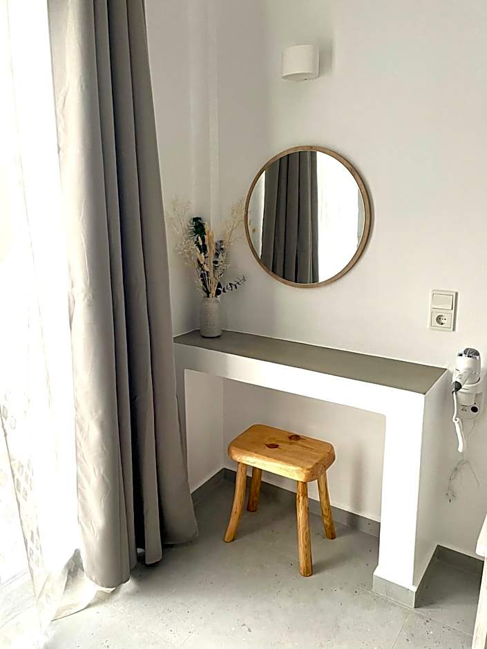 Kirki Rooms by the sea