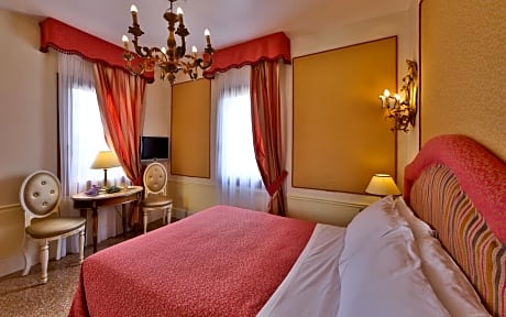 Classic Small Double Room with Canal View
