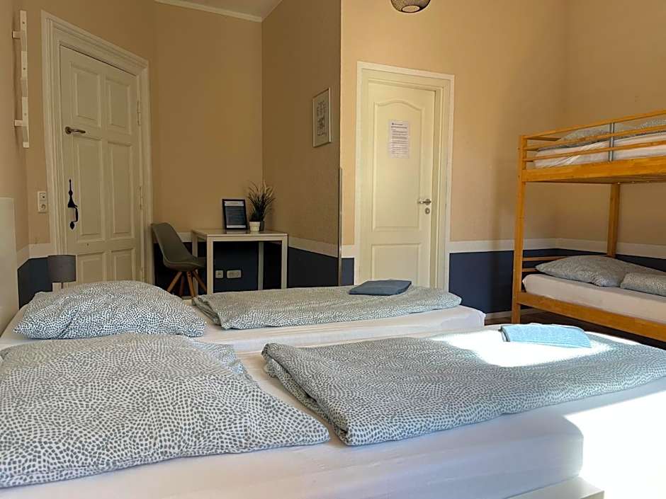 Blue Doors Hostel Altstadt