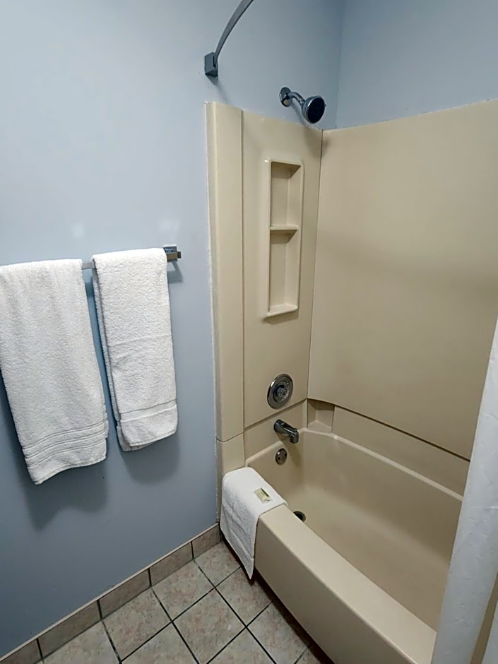 WestSpring Inn - Westlake Cleveland