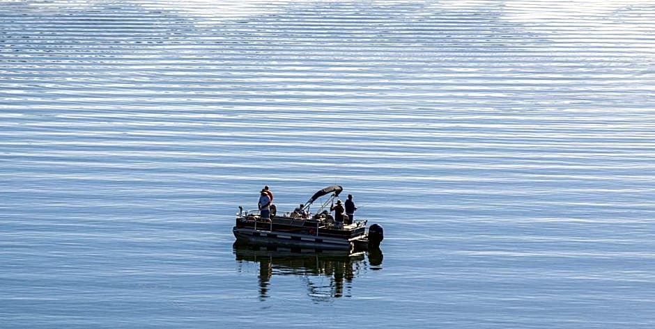 Embers Lodge & Cabins