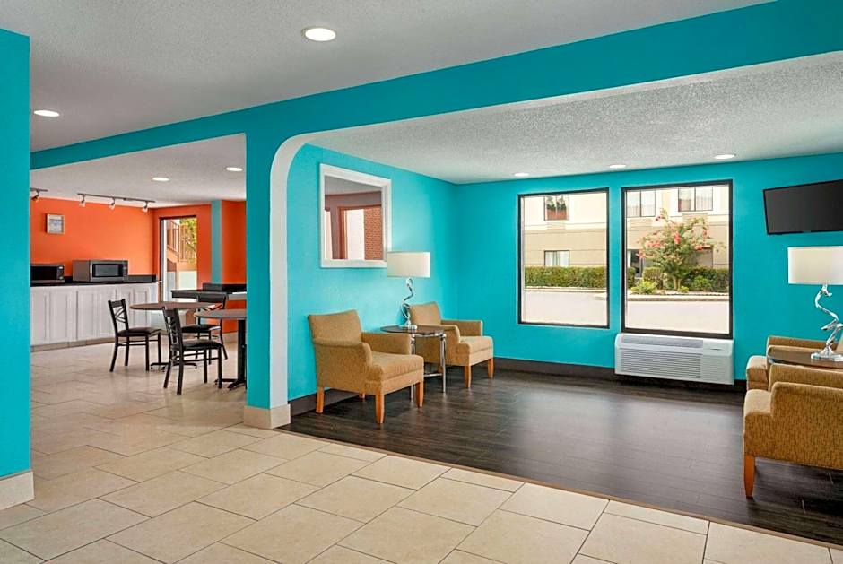 Howard Johnson by Wyndham Chattanooga Lookout Mountain I-24