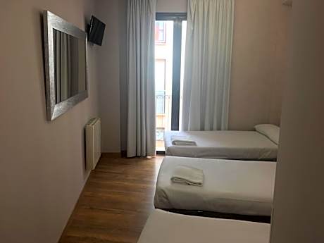 Triple Room with Private Bathroom