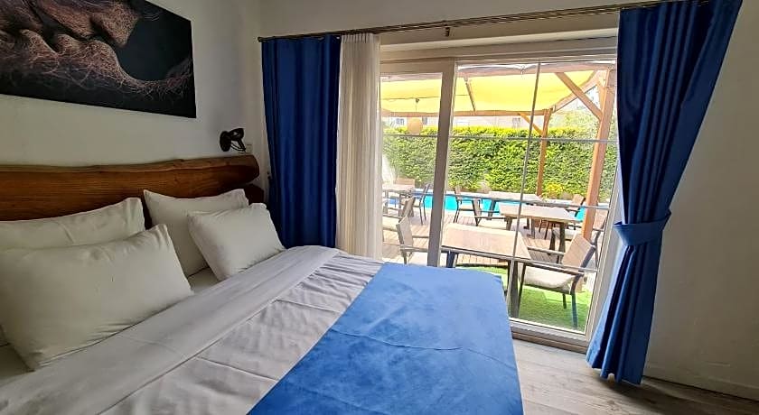 Rebetiko Hotel                                                             