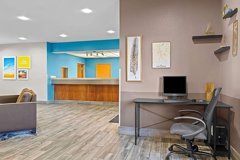 Days Inn & Suites by Wyndham Castle Rock