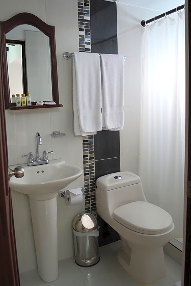 Hotel Calima Real