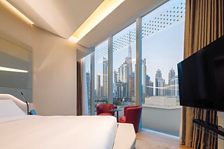 Beyound Me+ Suite with Burj Khalifa View And Jacuzzi