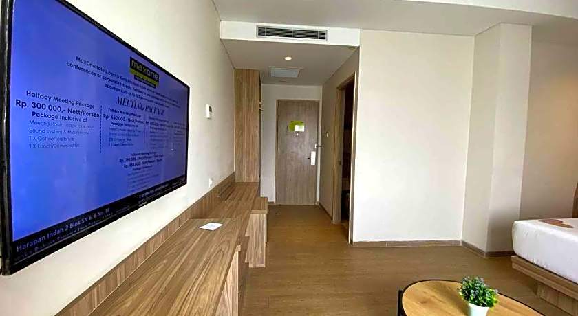 MaxOneHotels.com @ Kota Harapan Indah Bekasi