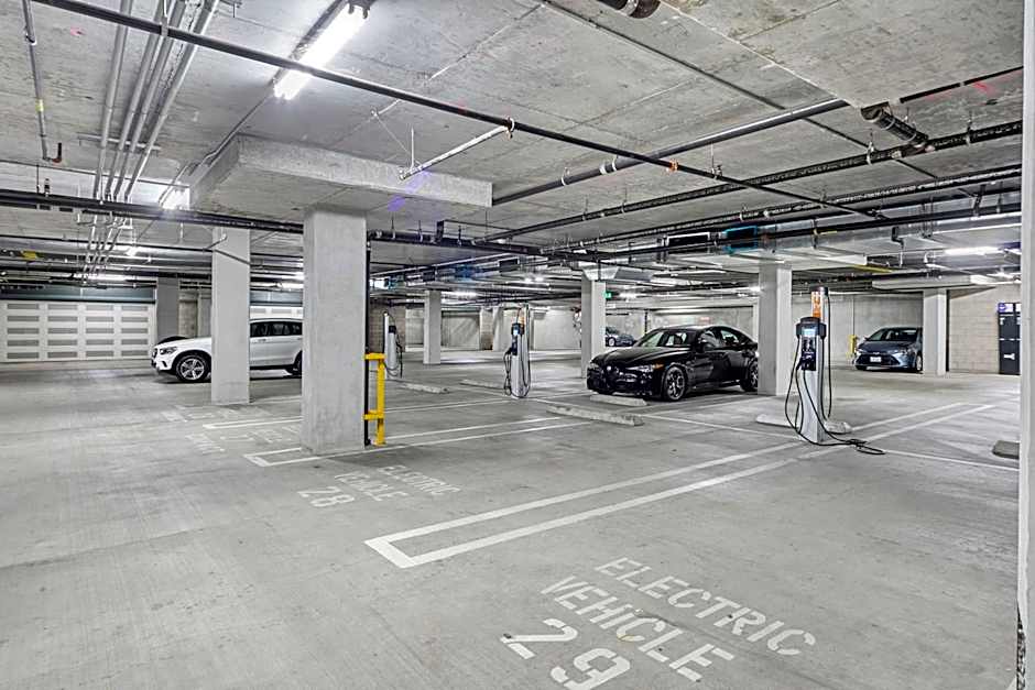 Beverly Grove Chic City Oasis 2 BR Apt with Den 138