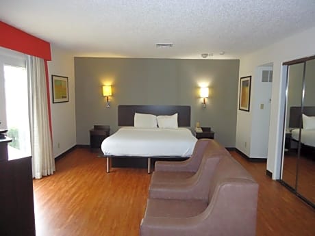 Deluxe King Room - Non-Smoking
