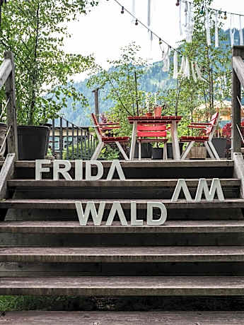 Frida am Wald