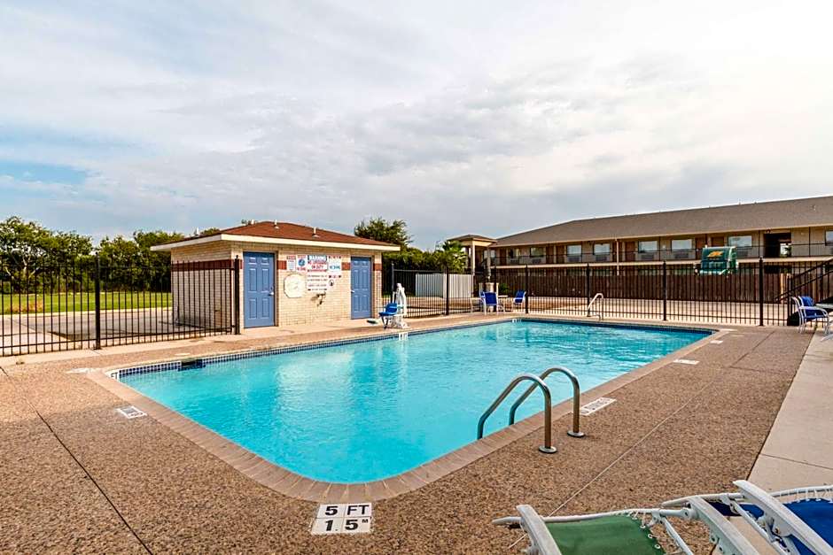 Motel 6-San Antonio, TX - South WW White Rd