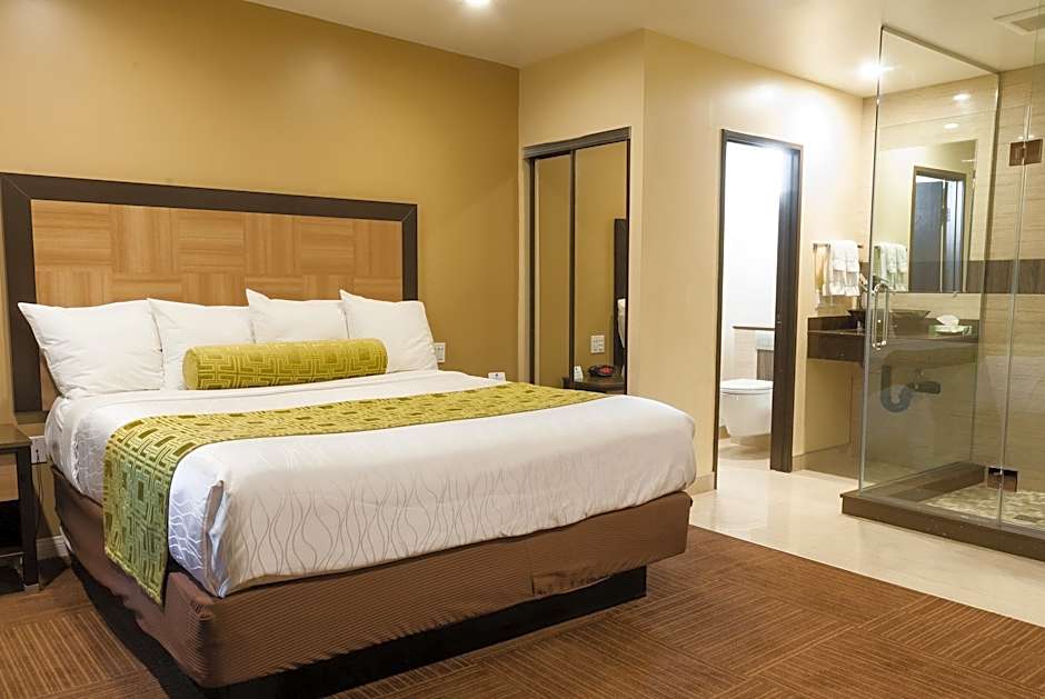 Photo 1 of 2 of 1 Queen Bed, Whirlpool