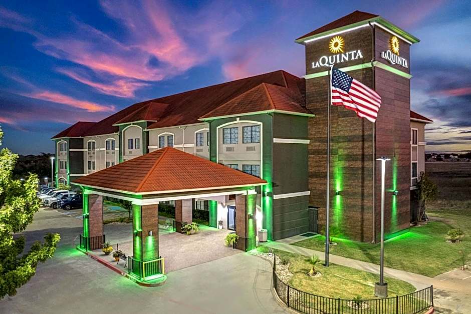 La Quinta Inn & Suites by Wyndham Alvarado