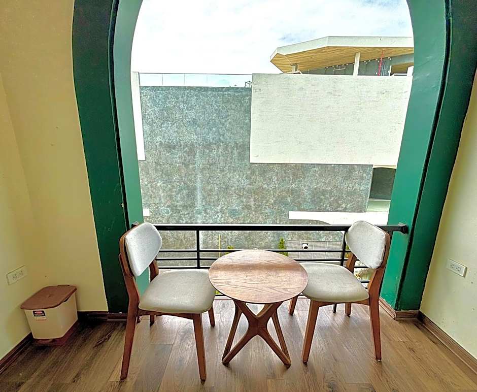 LePont Cat Ba Bungalow