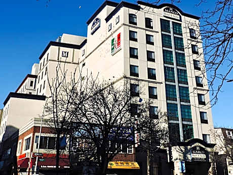 Marco LaGuardia Hotel & Suites