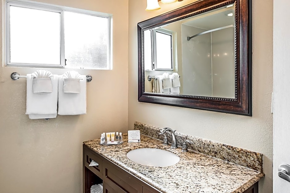 The Inn at 1252 Monterey