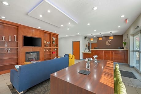 Comfort Inn & Suites