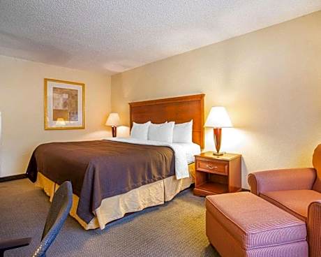 Accessible One Queen Bed