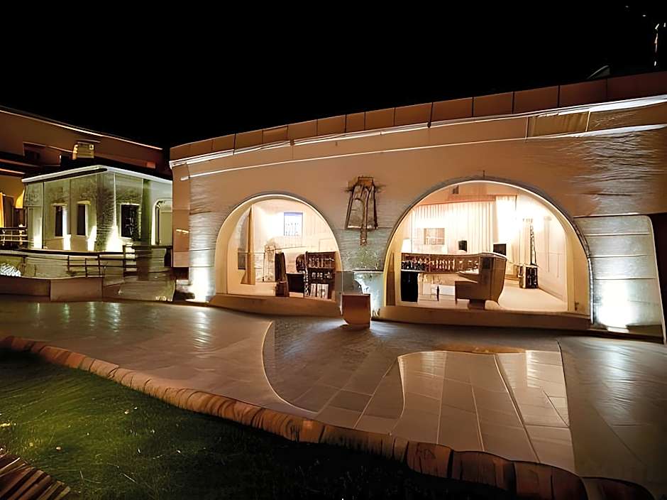 Design Cave Hotel