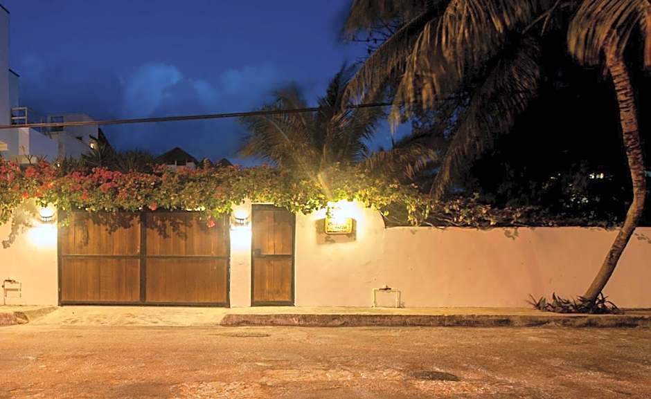 Casa Anita - Relaxing Home Steps from the Puerto Morelos Beach