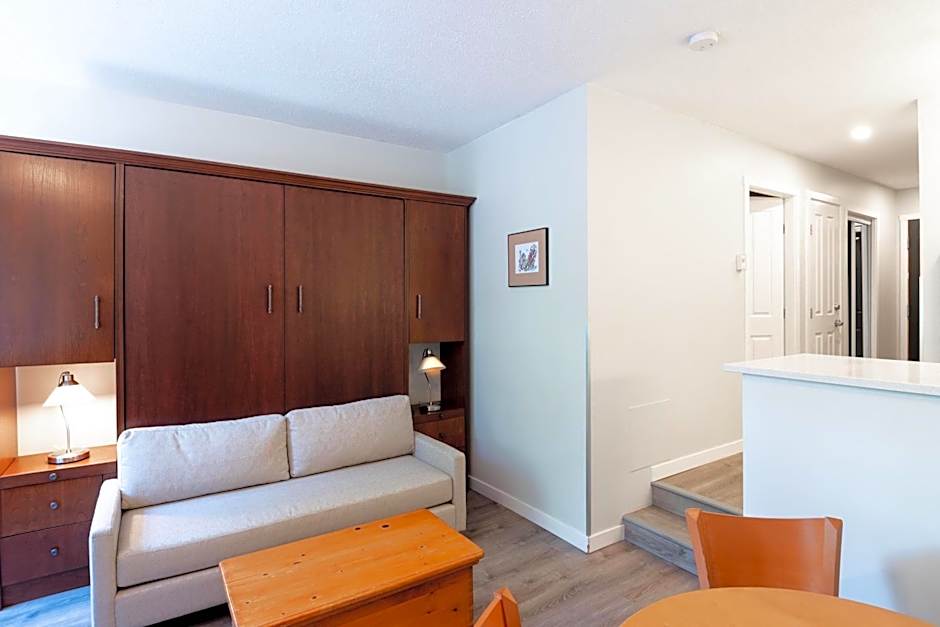 Alpenglow Lodge Family Studio with Murphy Bed by MVA