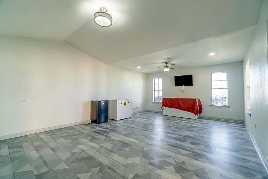 Pleasanton Executive Inn By OYO