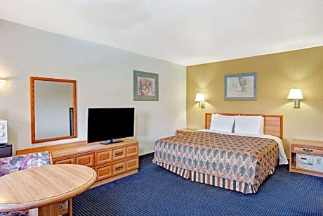 1 King Bed Poolside Non-Smoking