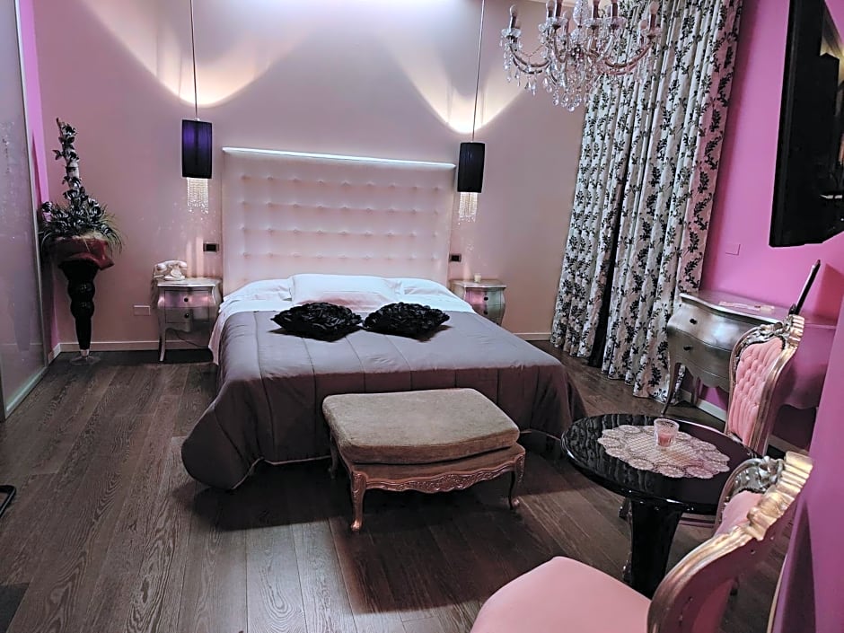 Hotel In - Lounge Room