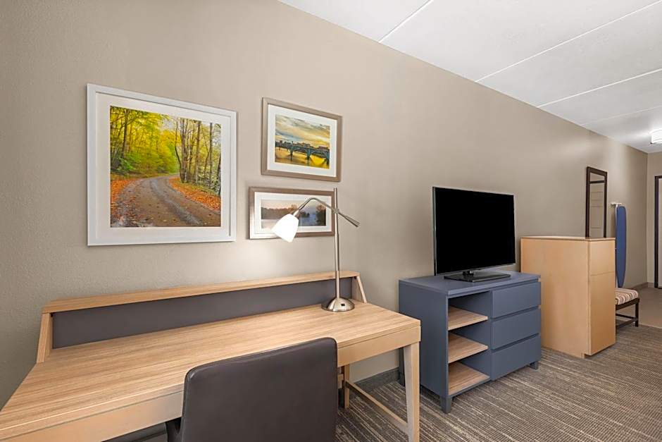 La Quinta Inn & Suites by Wyndam Knoxville West