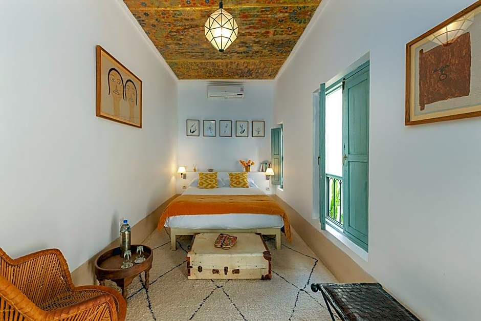 Riad Le J
