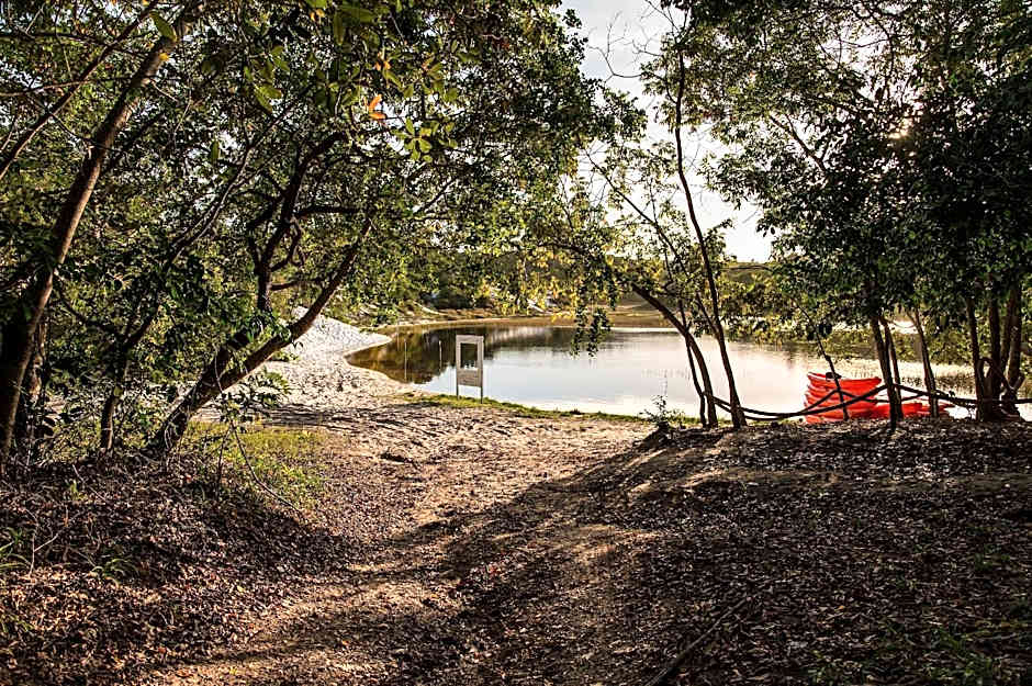 Apartamento em condomínio com passeio incluso