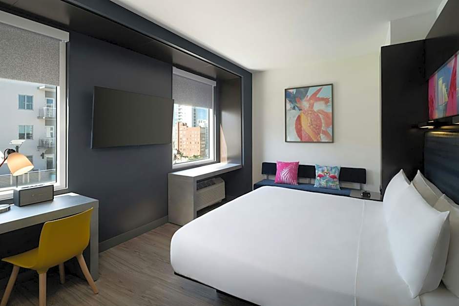 Photo 1 of 6 of 1 King Bed, Hearing Accessible