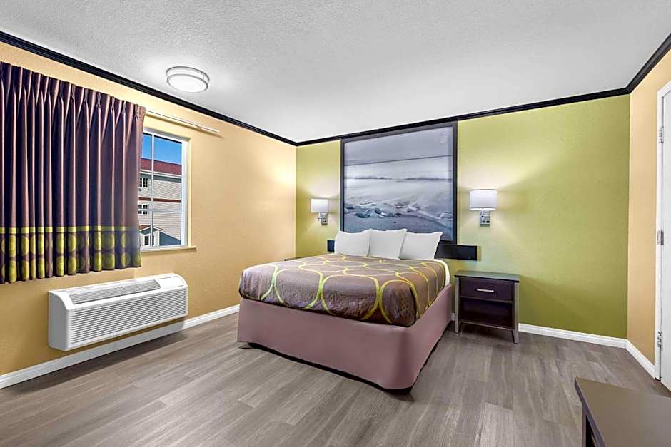 Super 8 by Wyndham Crescent City