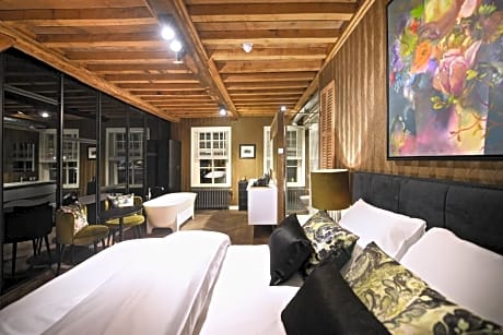 Deluxe Double Room with Bath