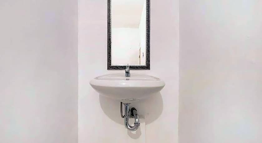 OYO 2394 Hotel Brosta