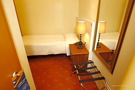 Single Room - Non-Smoking