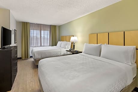 Two-Bedroom Suite with Oner King Bed and One Queen Bed