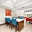 Holiday Inn Express Hotel & Suites Lincoln-Roseville Area By IHG